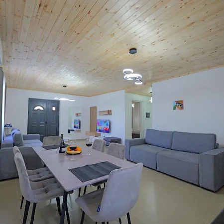 Calmo Ksamil
