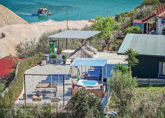 Calmo Ksamil